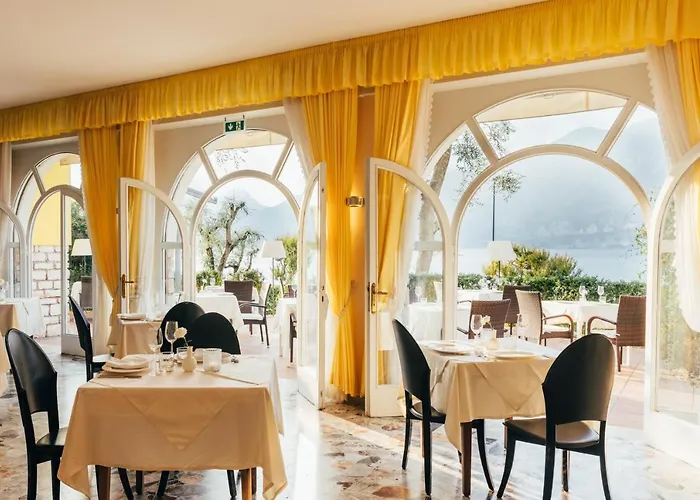 Orione - Front Отель Бренцоне-суль-Гарда