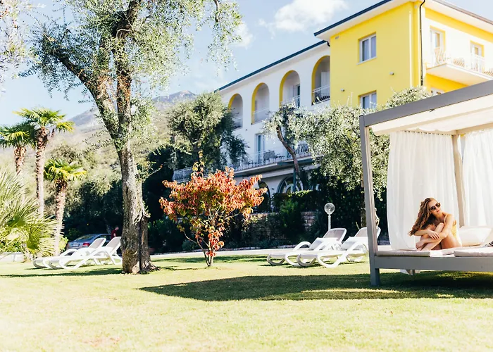 Отель Orione - Front Бренцоне-суль-Гарда